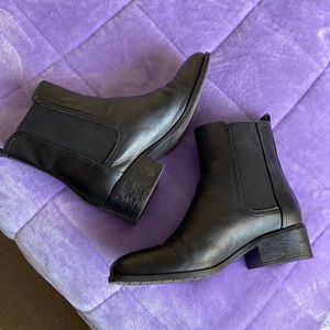 Kenneth Cole Reaction Womens Salt Chelsea Ankle Boot!